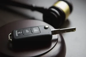 A snapshot of car keys and a gavel, emphasizing the importance of hiring an experienced Anaheim DUI lawyer when facing DUI charges.